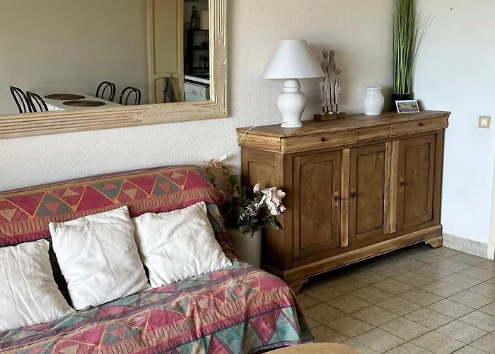 Апартаменты Cozy For 3 People Сен-Рафаэль